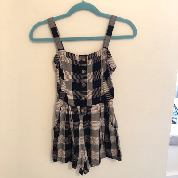 HOLLISTER black and white romper - Picture 4 of 5